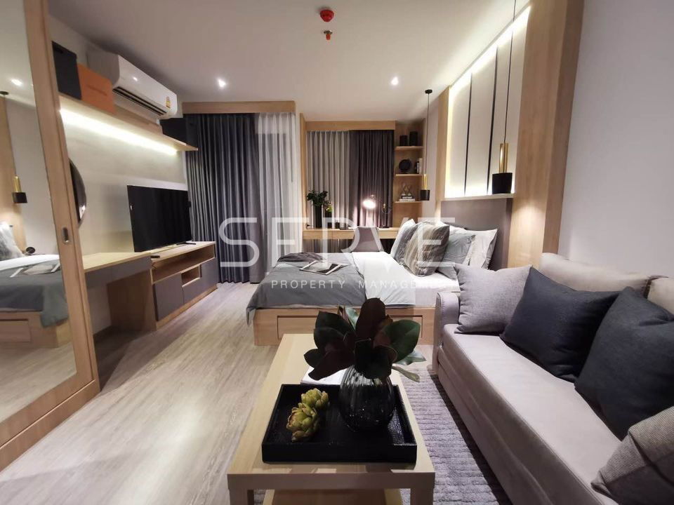Nice Room Studio 31 sq.m. Good Location Close to BTS Ekkamai 350 m. at Rhythm Ekkamai Condo / For Rent