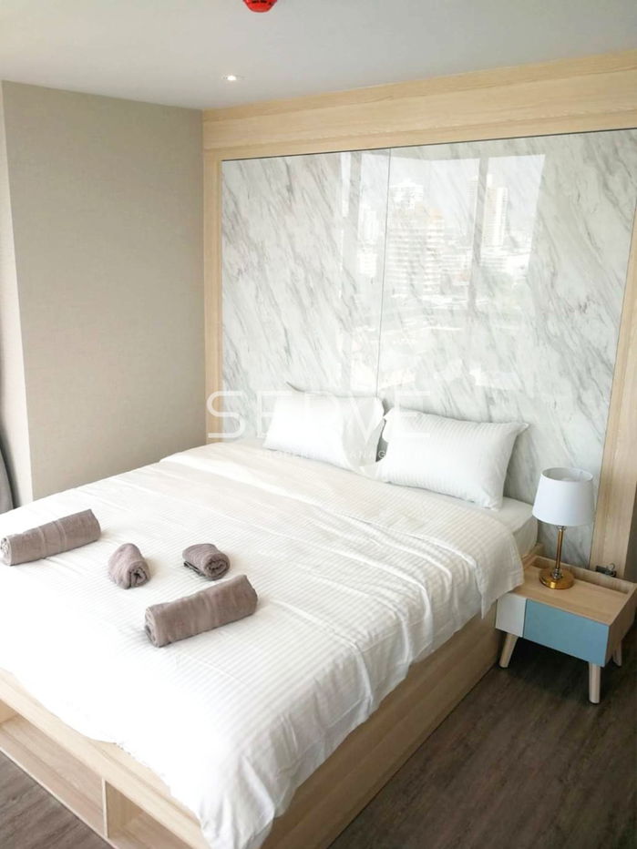 2 Beds with Bathtub Corner Room Open View Good Location Close to BTS Ekkamai 350 m. at Rhythm Ekkamai Condo / For Rent