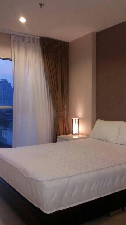 available-now-aspire-sukhumvit-48-close-to-bts-phra-kanong-fully-furnished