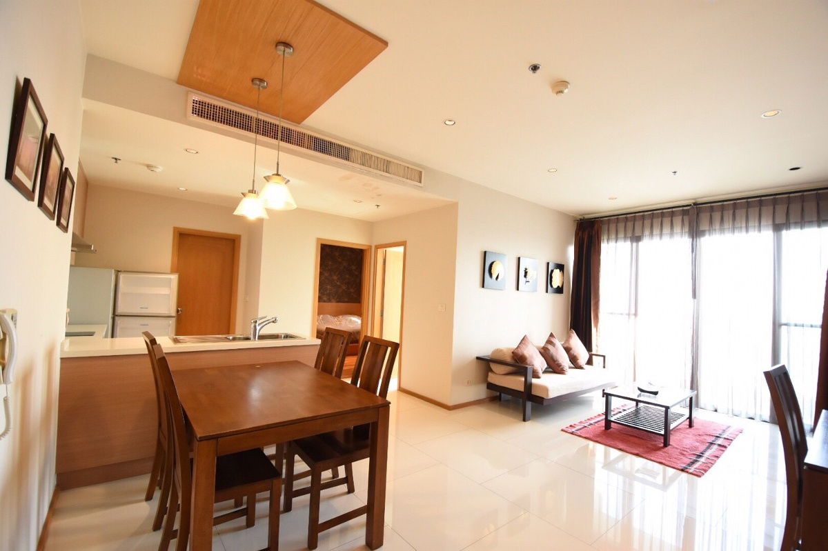 For rent condo The Emporio Place 24 (S15-3951)