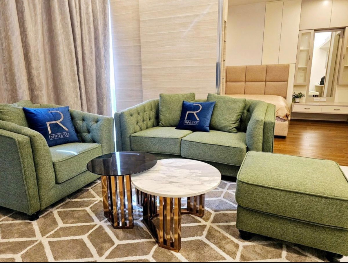 For rent: The Bangkok Sathorn, beautiful, high floor, ready to move in, has a private lift, near BTS Surasak. Interested, add Line @841qqlnr