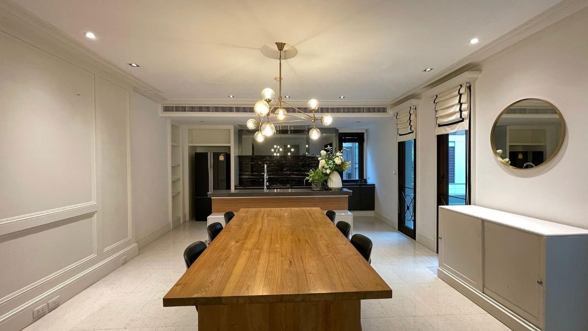 LTHC11153-Baan Lux Sathon FOR RENT Size 300 sqm 3 beds 3 baths Near MRT Khlong Toei Station ONLY 155K/Month