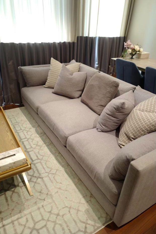 ကွန်ဒိုငှားရန်ရှိသော The Diplomat 39 ပရိဘောဂအပြည့်အစုံ (S15-19665)