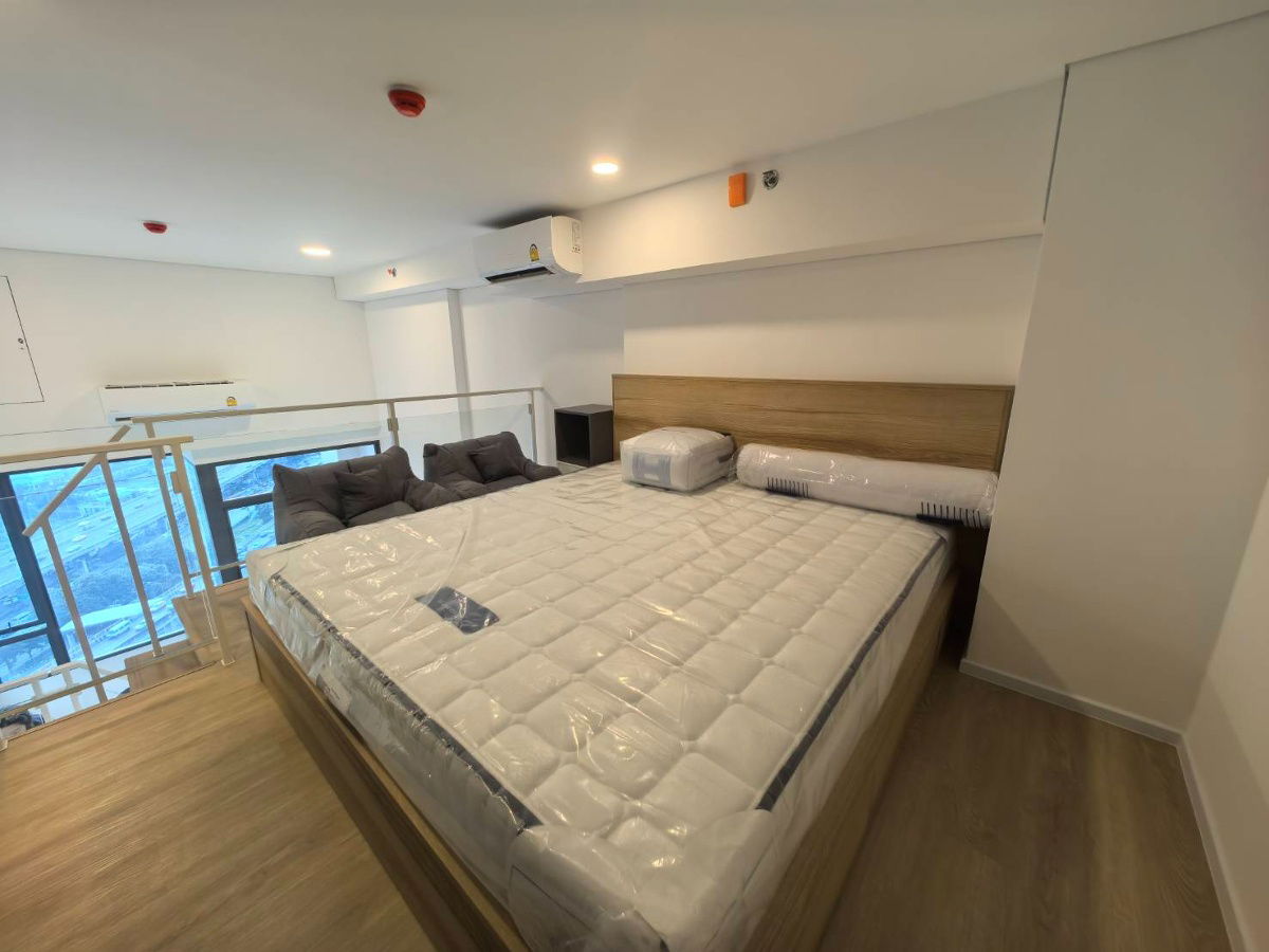 siamese rama 9new room all new furnitures   38sqm duplex room     096-642-2656