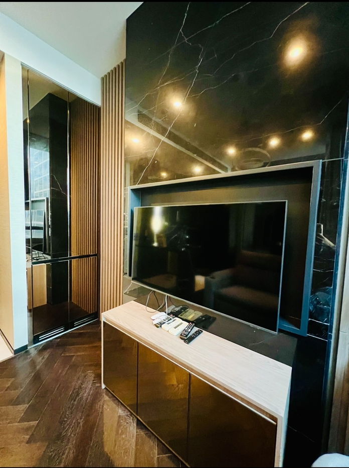 The Esse Sukhumvit 36 For rent 1 Bedroom 1 Bathroom 43.37 Sq.m High Floor and Good Decorated 50,000 Baht/Month