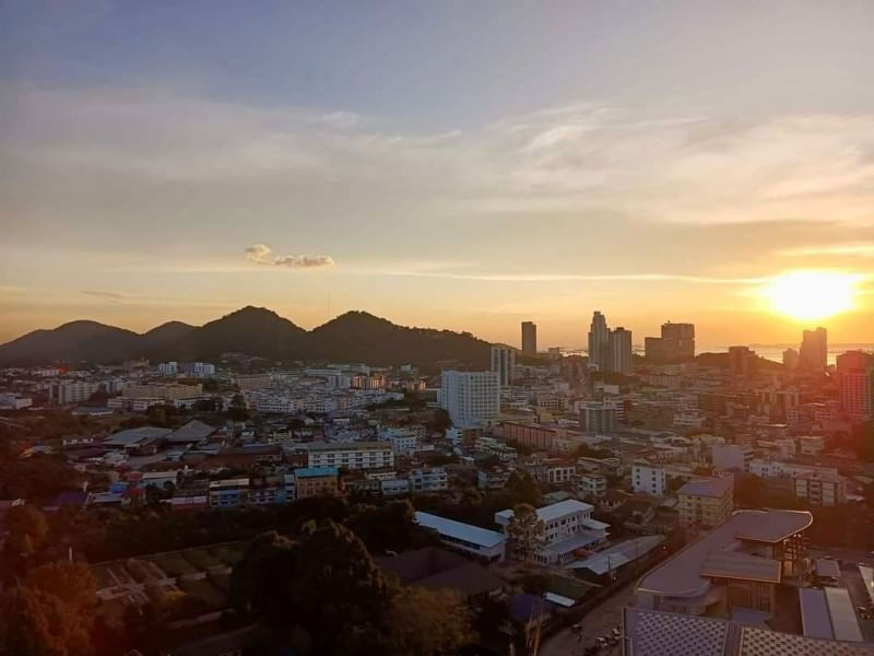 The Sky Condo Sriracha ၊ လှပသောအခန်း ၊ အထပ်မြင့် ၊ နေရာကောင်း ၊ မြို့ နှင့် ပင်လယ် မြင်ကွင်း ၊