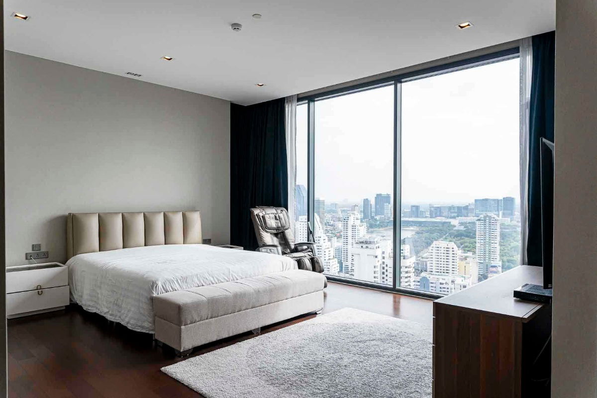 LTHC11217-Q1 SUKHUMVIT Condo FOR RENT Size 205 sqm. 3 beds 3 baths BTS Nana Station ONLY 250K/Month