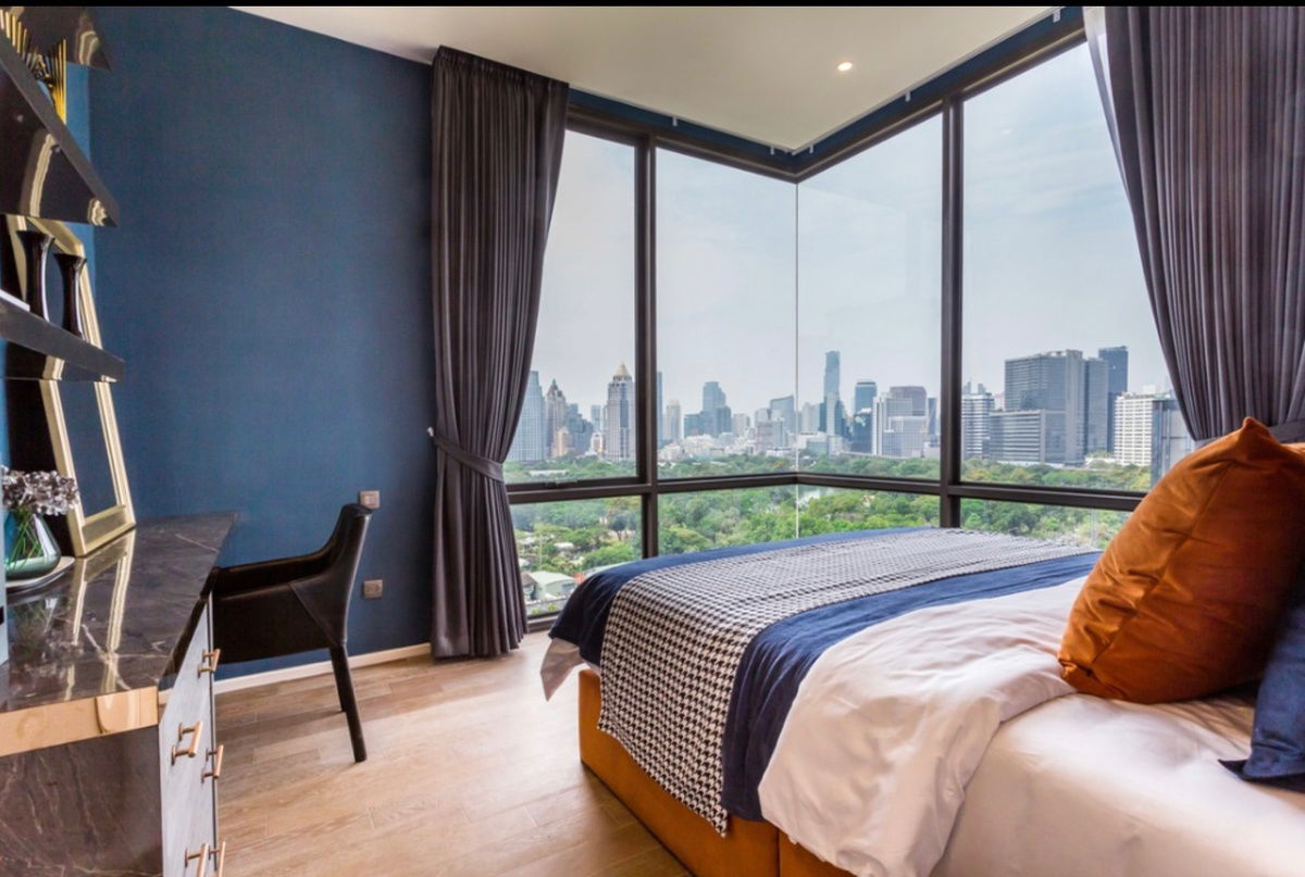 For rent, Muniq Langsuan, 2 bedrooms, beautiful, luxurious, fully furnished, near BTS Ratchadamri. Interested, add Line @841qqlnr