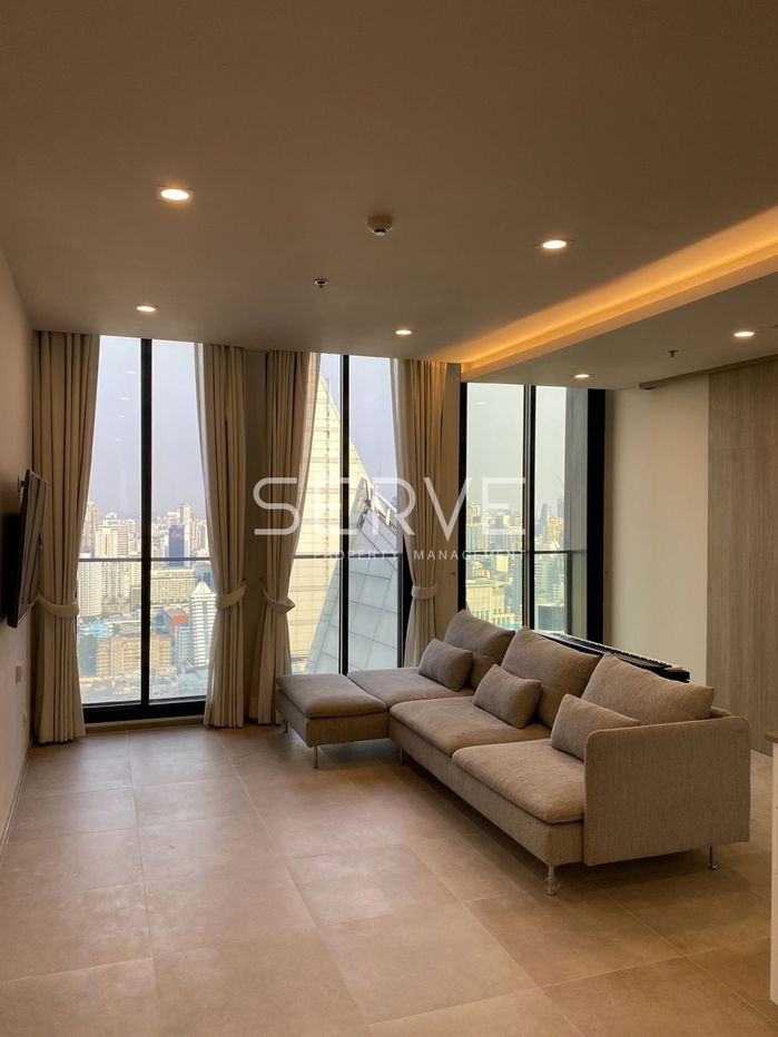 Large Room 1 Bed  Super High Fl. 40+ Good Location Perfect Location BTS Ploenchit -Noble Ploenchit