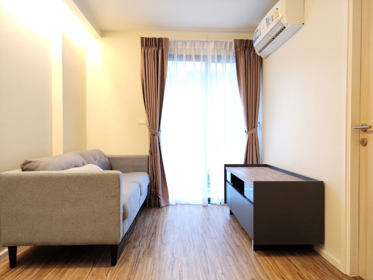 Condo Ready for Rent near BTS Wuthakard 1bedroom 1living room 1 bahtroom.