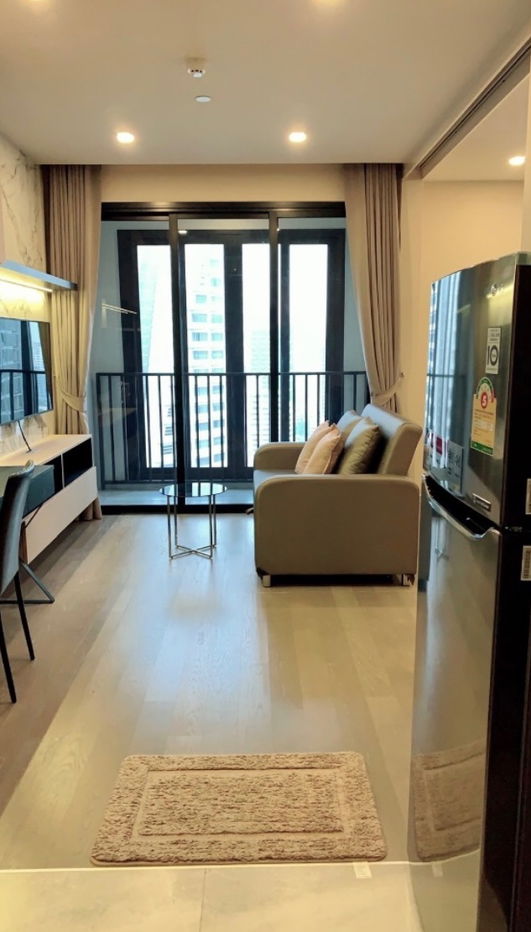 For rent: Ashton Asoke, beautiful room, luxurious, ready to move in, in the heart of Sukhumvit, near MRT Sukhumvit. Interested, add Line @841qqlnr