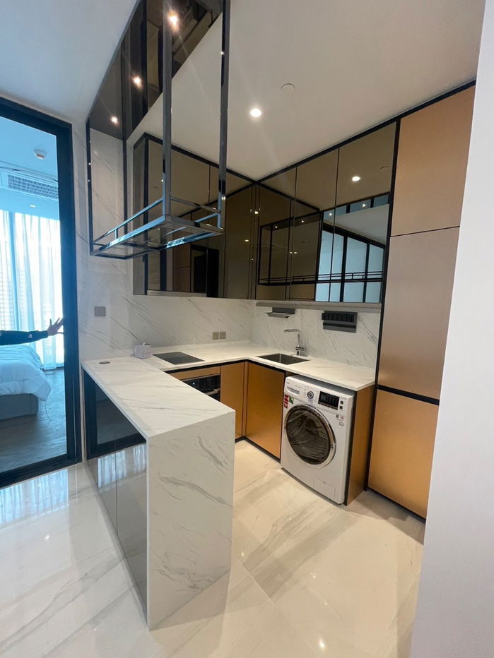 supalite icon Sathorn for rent