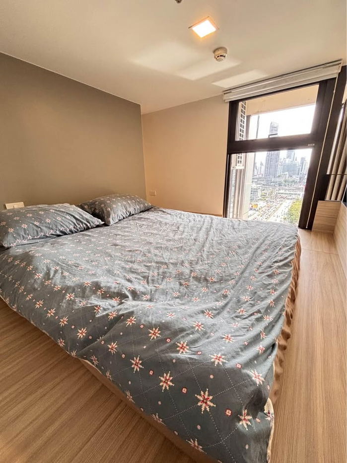 P570 Condo for rent Chewathai Residence Asoke, Duplex room, good location near MRT, very beautiful room, fully furnished, ready to move in