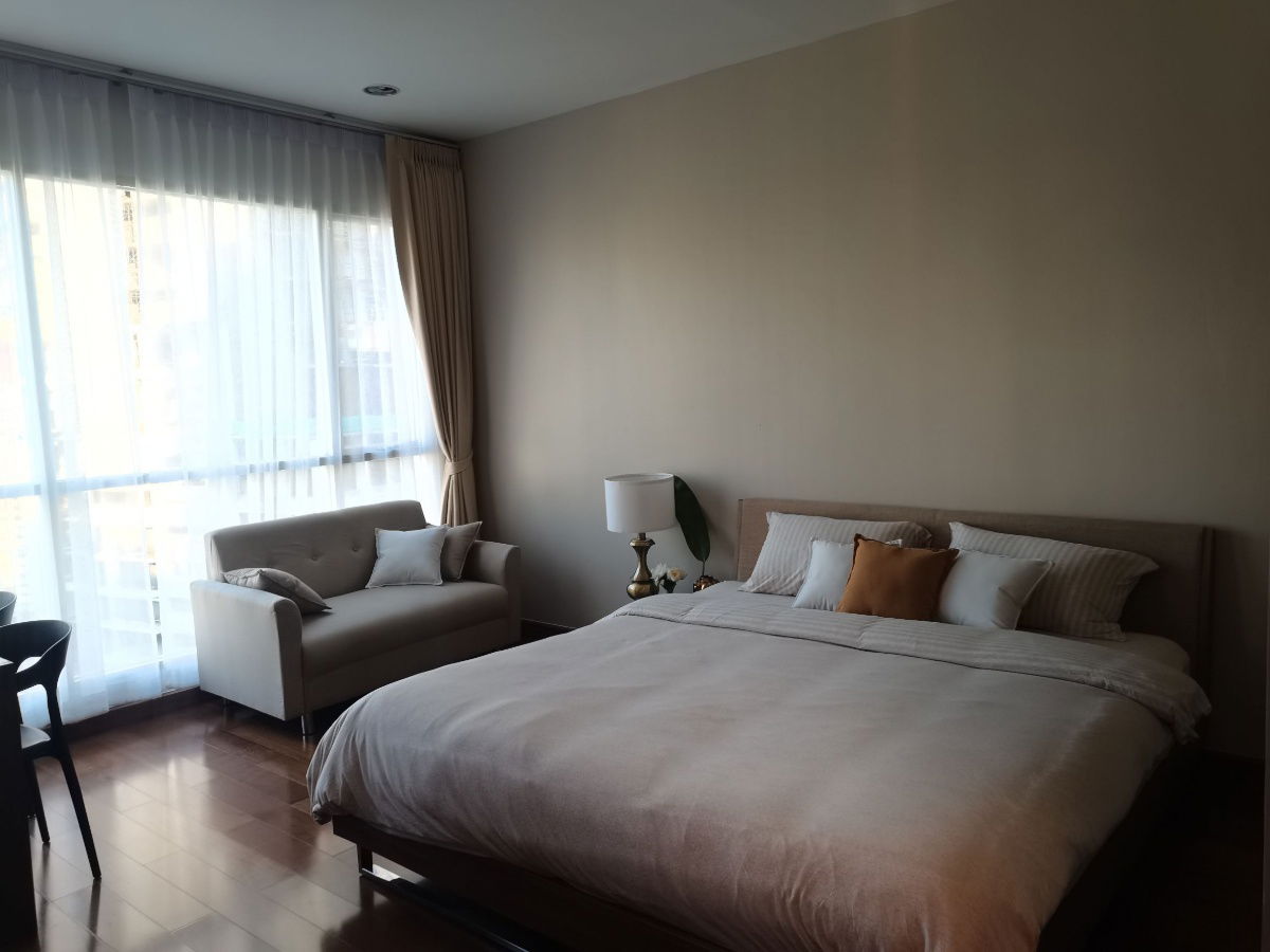 Available for rent!! A Studio room with cozy living 42 sqm. Ready to move in