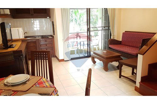 [920081001-1233] "Find Paradise: Golden Palms Condo in Patong"