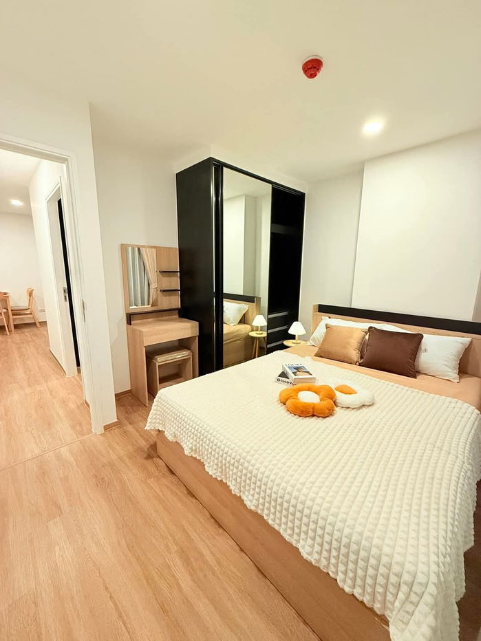 P633 公寓出租 Cybiq Ratchada 32，2 间卧室，全新宽敞房间，家具齐全，包括洗衣机，可随时入住