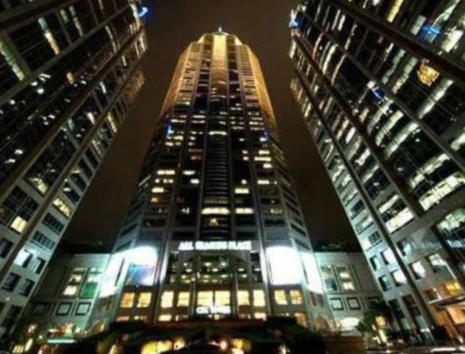 1 Bed with Bathtub Large Room 78 sq.m. Good Location Close to BTS Phloen Chit 750 m. at All Season Mansion Condo / For Rent