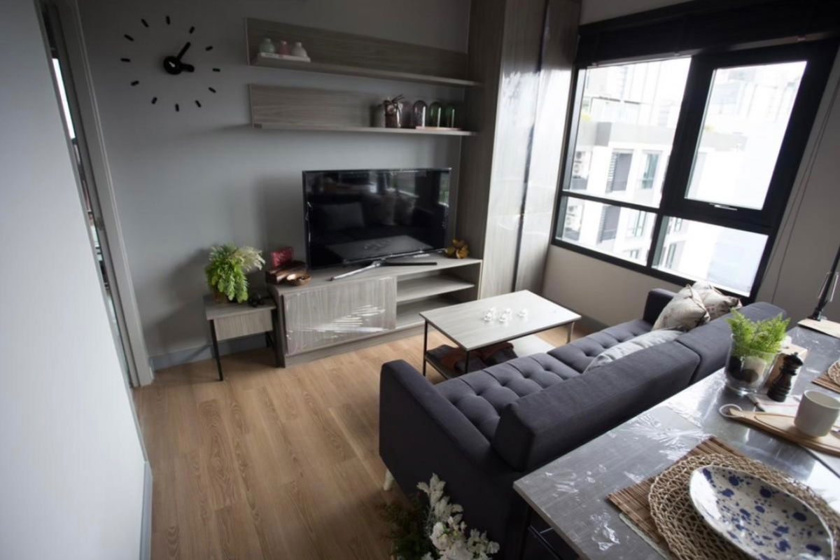 For rent: Chapter One Midtown Lat Phrao 24, beautiful, cheap, ready to move in, near MRT Lat Phrao. Interested, add Line @841qqlnr.