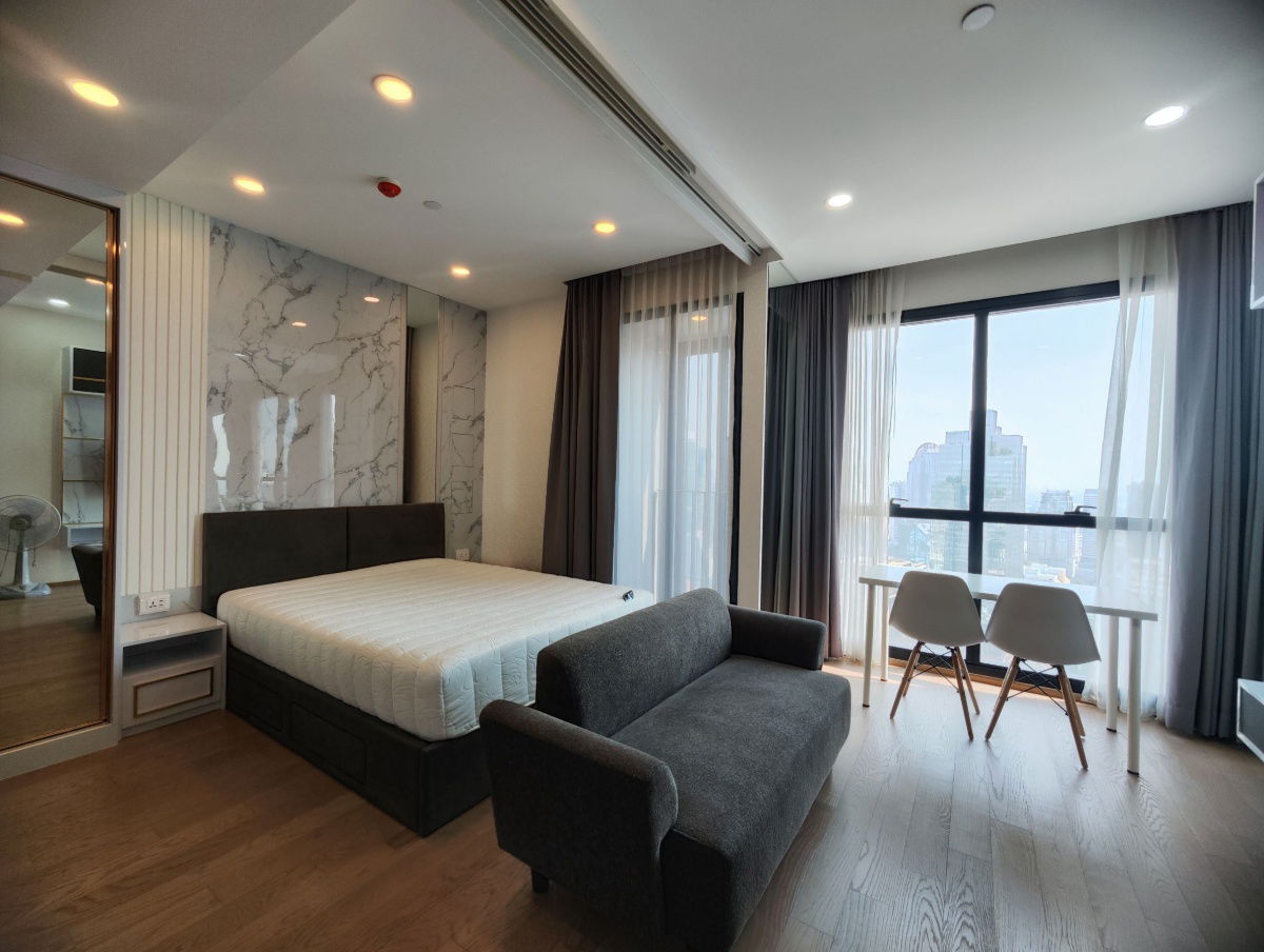 For rent at Condo Ashton Chula-Silom > Only 1 min to MRT Samyan (Rt-01)