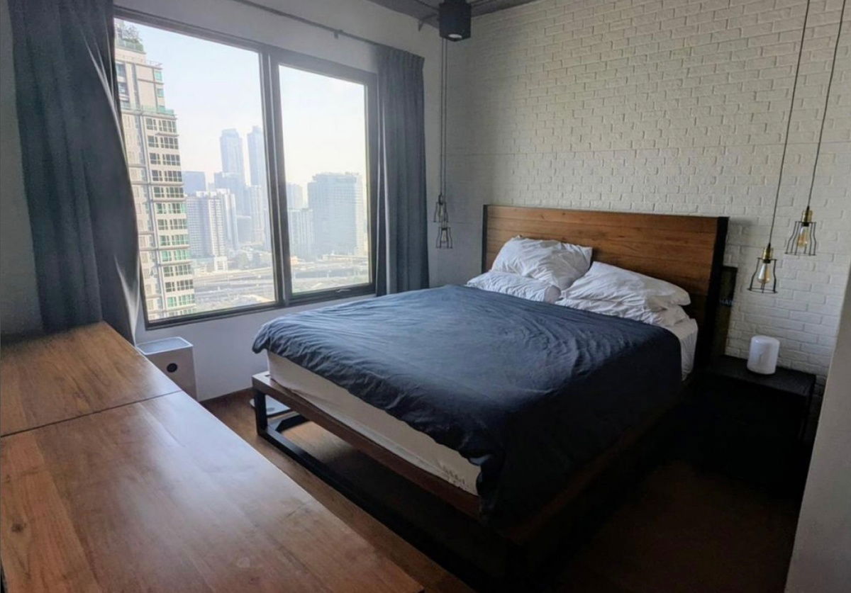 rent: Villa Asoke, large room, beautiful, fully furnished, near MRT Phetchaburi. Interested, add Line @841qqlnr