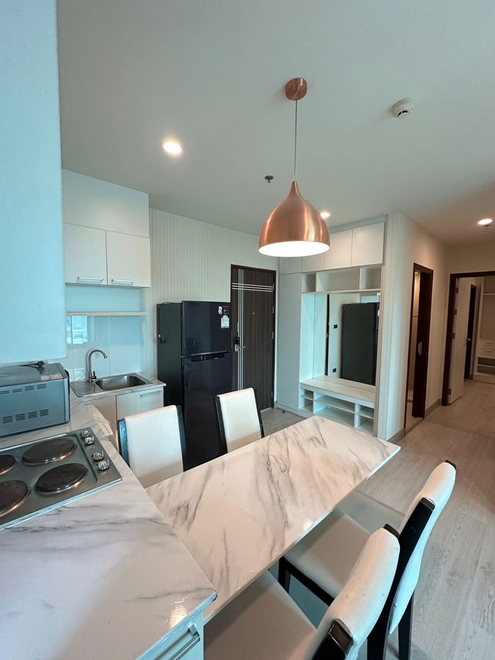 For rent! Condo The Rise Residence 2 bedrooms, corner room 31st floor, mountain view, fully furnished, ready to move in