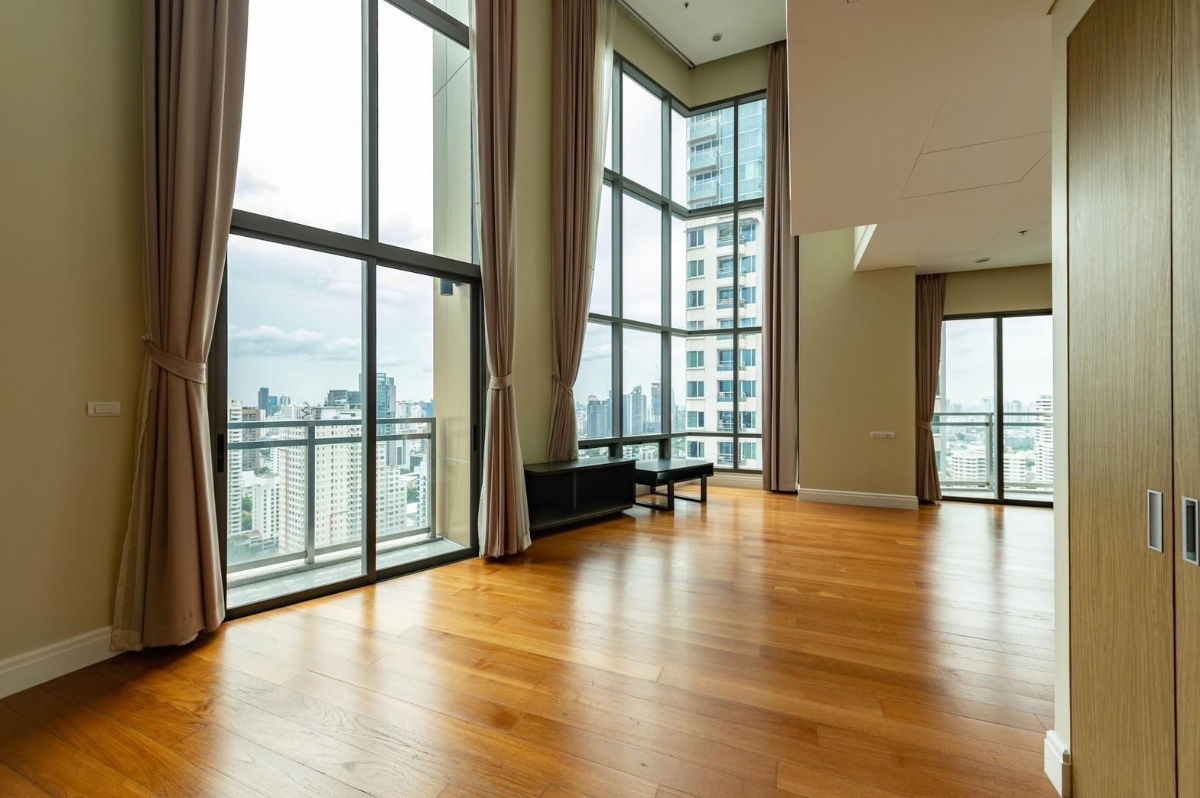 LTHC11727 -Bright Sukhumvit 24 FOR RENT Size 178 sqm. 3 beds 3 baths Near BTS Phrom Phong Station ONLY 120K/Month