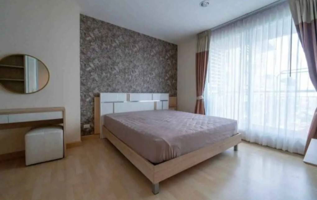 P684 公寓出租 Rhythm Ratchada, 邻近地铁站, 房间宽敞, 视野开阔, 有洗衣机, 即可入住