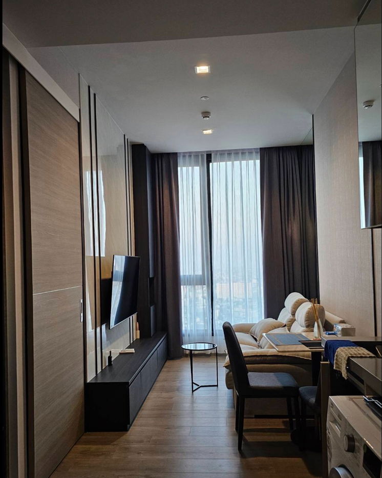 for rent The Crest Park. 1bed 35sqm. Line id: @pfagent