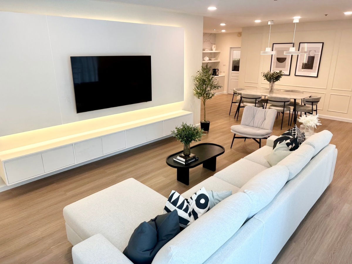 rent: Grand Langsuan, 3 bedrooms, beautiful, ready to move in, newly renovated room, near BTS Ratchadamri. Interested, add Line @841qqlnr