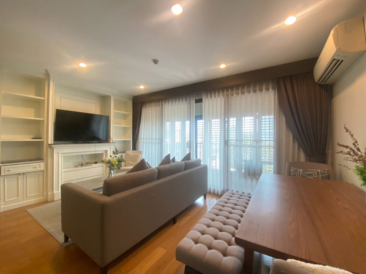 Condo For Rent Lette Dwell Sukhumvit 26 near Em Phorium Emquartia and BTS Phrom Phong Station about 600 meters or only 10 minutes.