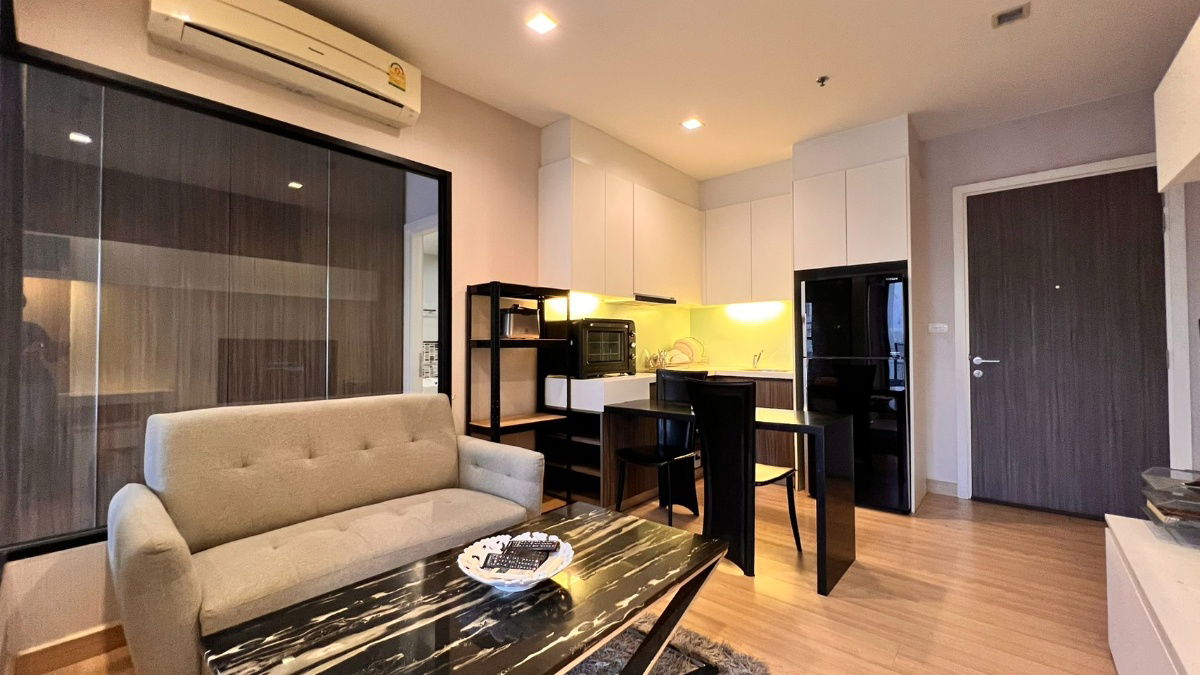 Urbano Absolute | 1 Bedroom Modern Styles for rent Nice River View and Good furnished High Floor