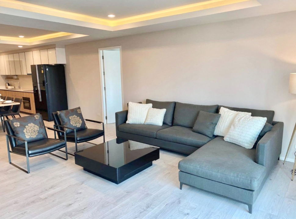 *** 出租公寓 : Nusasiri Grand Condo Sukhumvit42 2 间卧室 3 间浴室 家具齐全，靠近 BTS Ekkamai ***