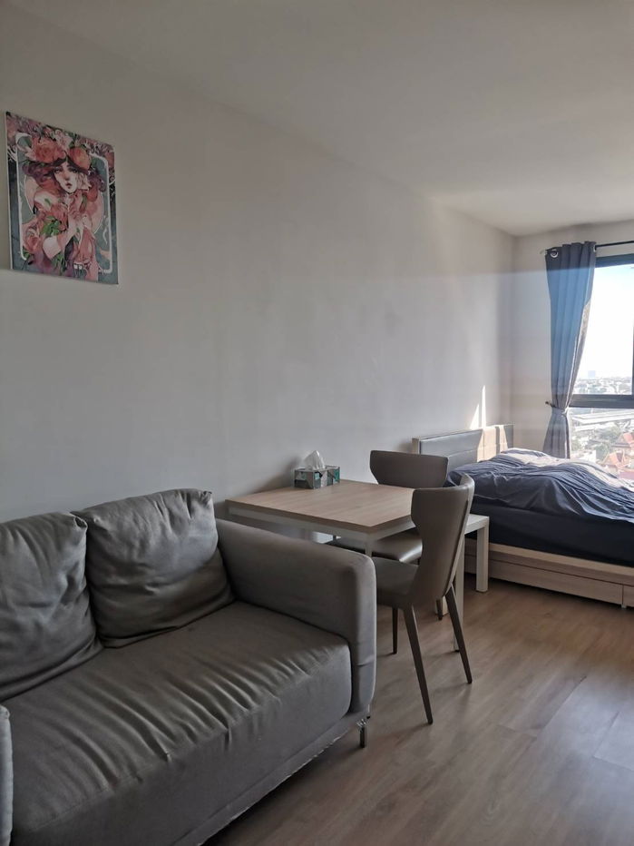 IDEO O2 A 栋 27 楼 1 间客房，家具齐全。