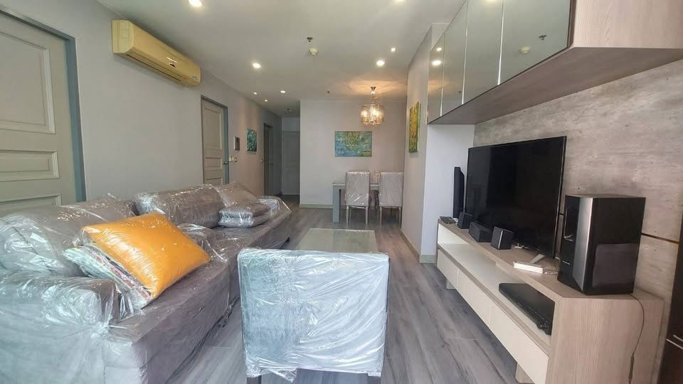 For Rent The Master Centrium Asoke-Sukhumvit  BTS Asoke (450 m./7 min-walk)  Negotiable Line ID: @condobkk (with @) Code H19006