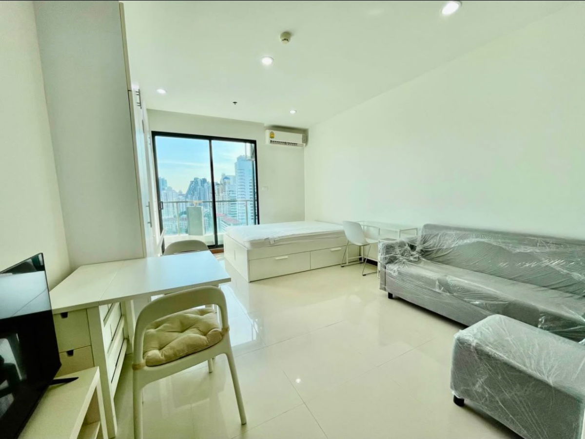 Renting Supalai premier@asoke stu fully fur