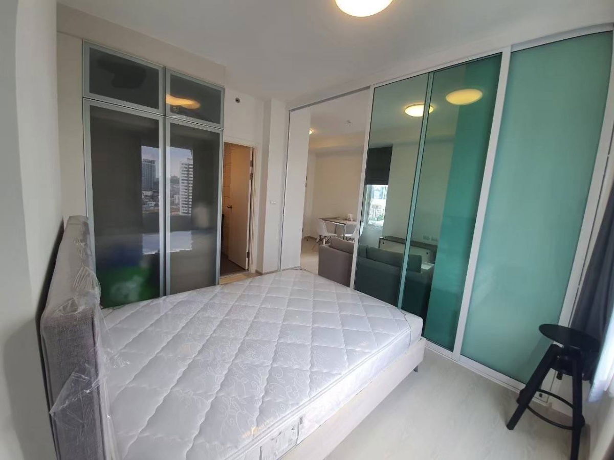 P682 Condo for rent: Chapter One Eco Ratchada-Huai Khwang, corner room, complete furniture + electrical appliances, ready to move in