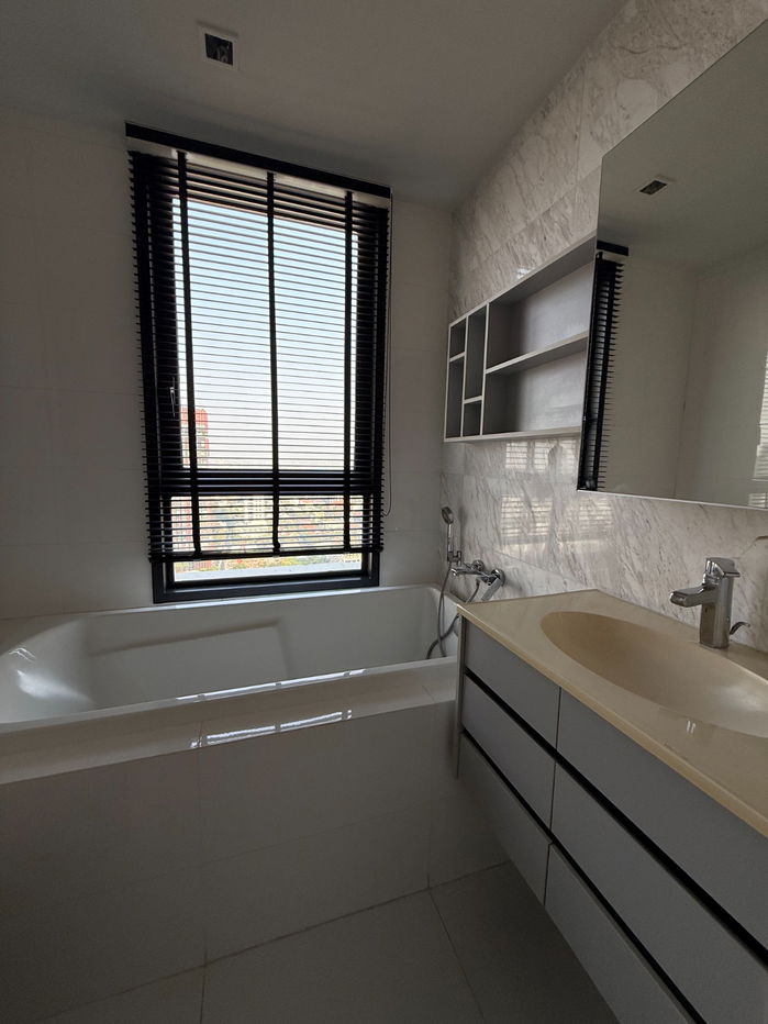 ให้เช่าคอนโด เอชคิว ทองหล่อ บาย แสนสิริ เฟอร์ครบ (S15-11706)