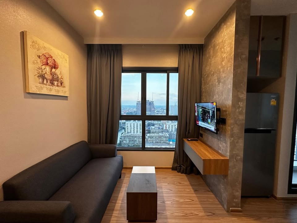 For Rent The Tree Hua Mak Interchange Fully Furnished (Near Sky train)