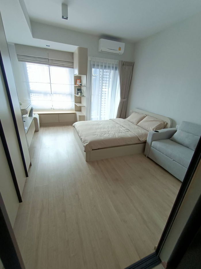 IDEO RAMA9 ASOKE: 26 sq.m , 26th Floor(Studio). full electrical appliances, Excellent location to stay. Clean rooftop areas with all air conditioned.