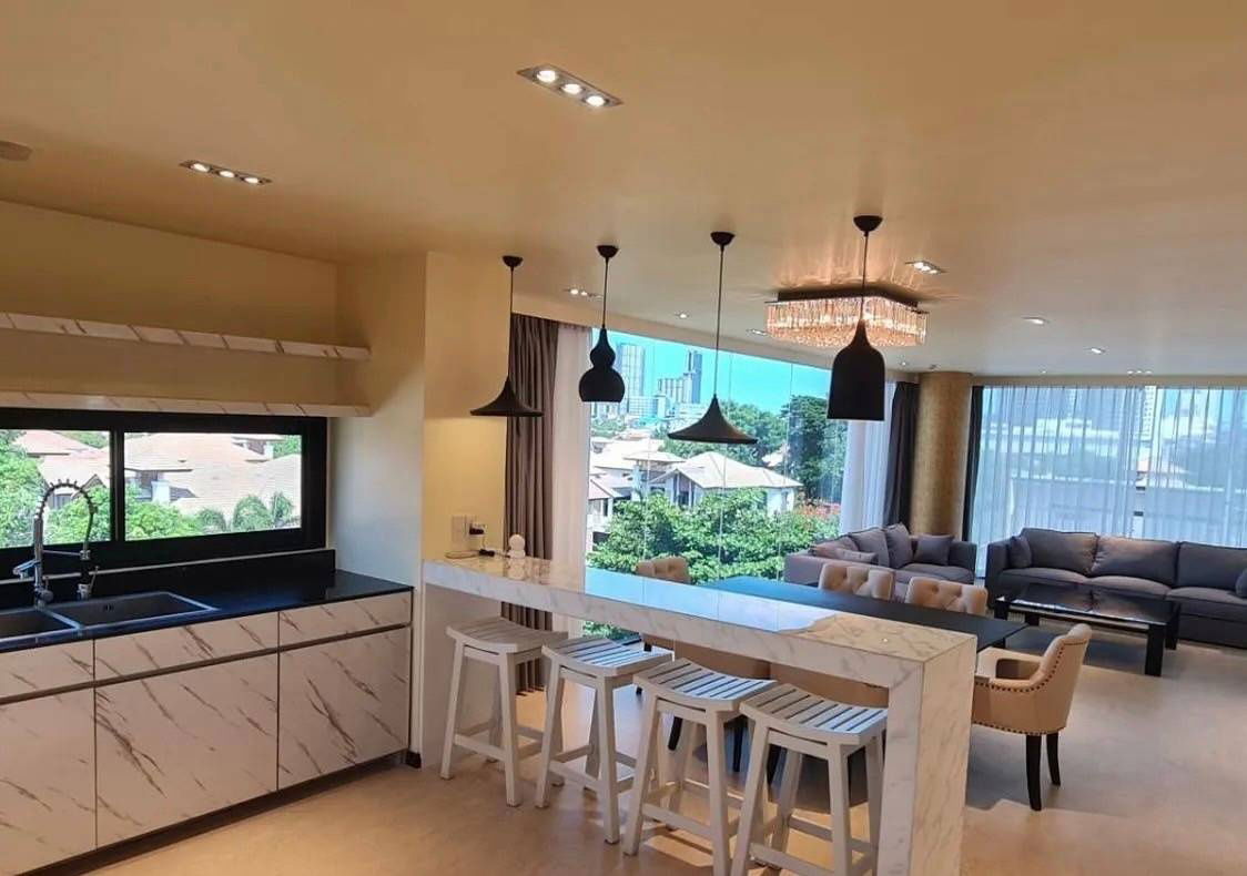 LTHC11928 – Penthouse Condominium FOR RENT Size 190 sqm. 2 beds 3 baths Near BTS Ekkamai Station ONLY 130K/Month