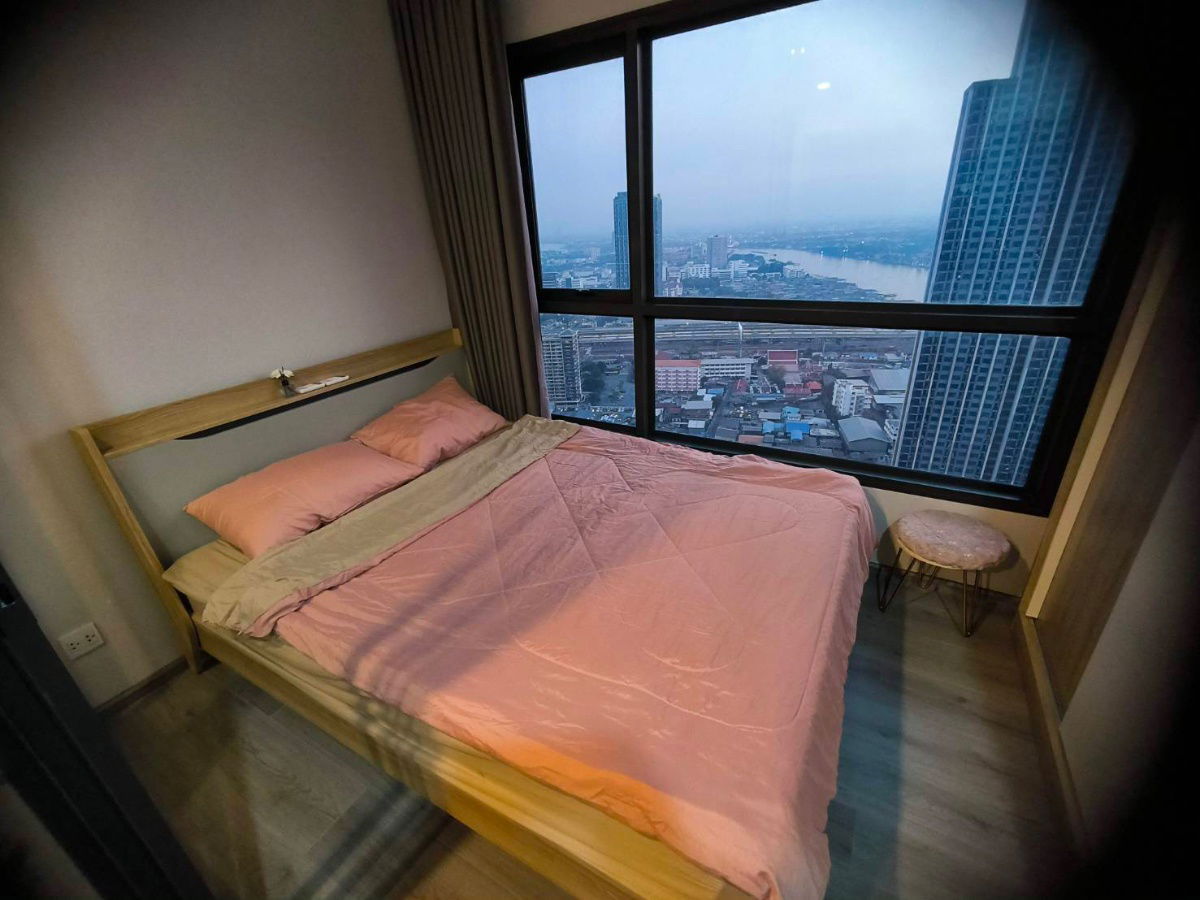 politan aqua  floor 38 Riverview