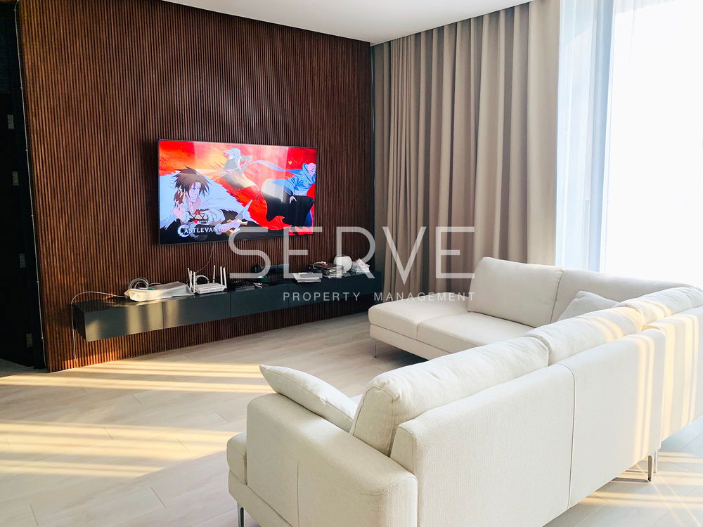 Hot Deal !! Modern Style 2 Bed Perfect Location Directly connecting to BTS Ploenchit/ Condo For Rent-Noble Ploenchit