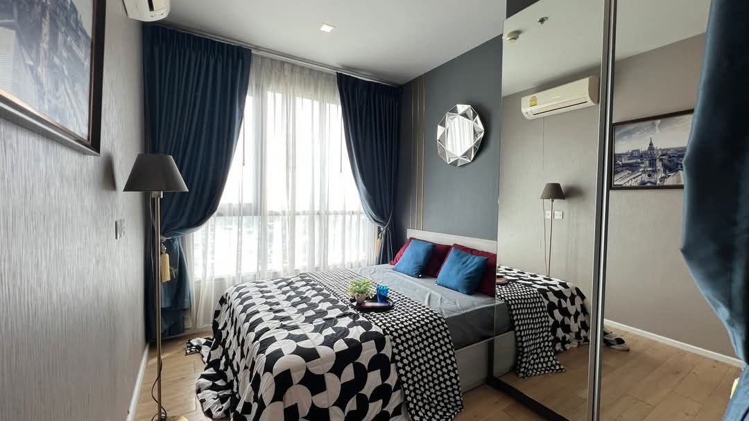 Rent Notthinghill lamchabang-sriracha