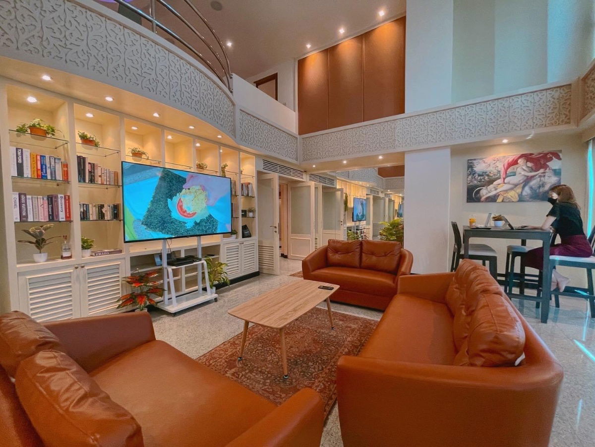 For rent Penthouse 4 bedrooms 5 bathrooms The Royal Place 1 (S15-21558)