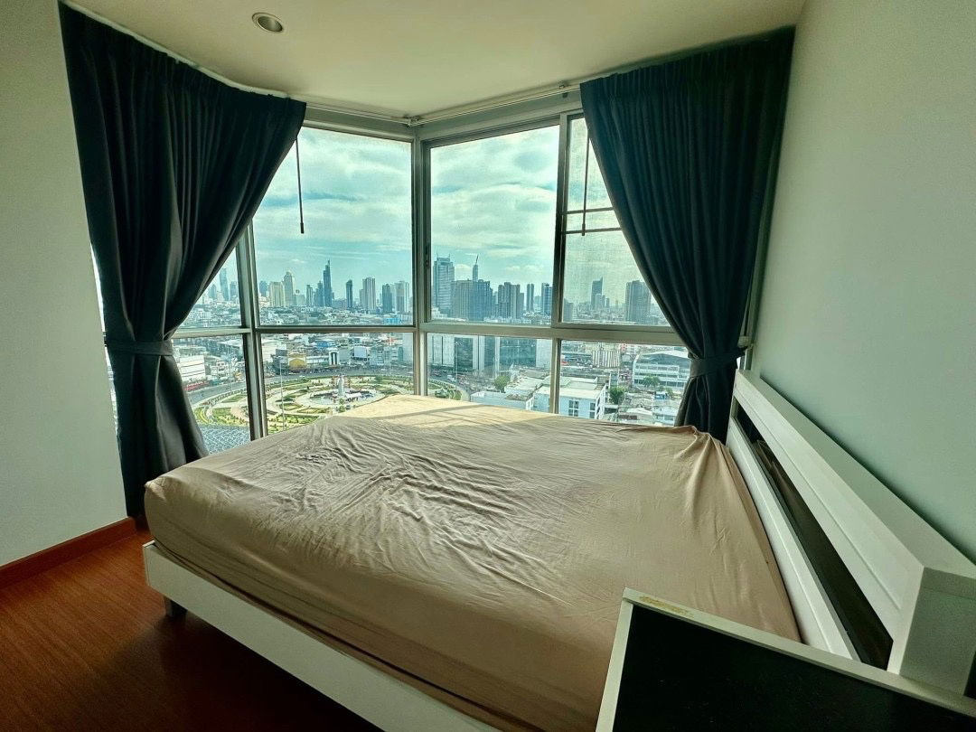 MN2413 The Niche Taksin ပရိဘောဂအပြည့်အစုံ