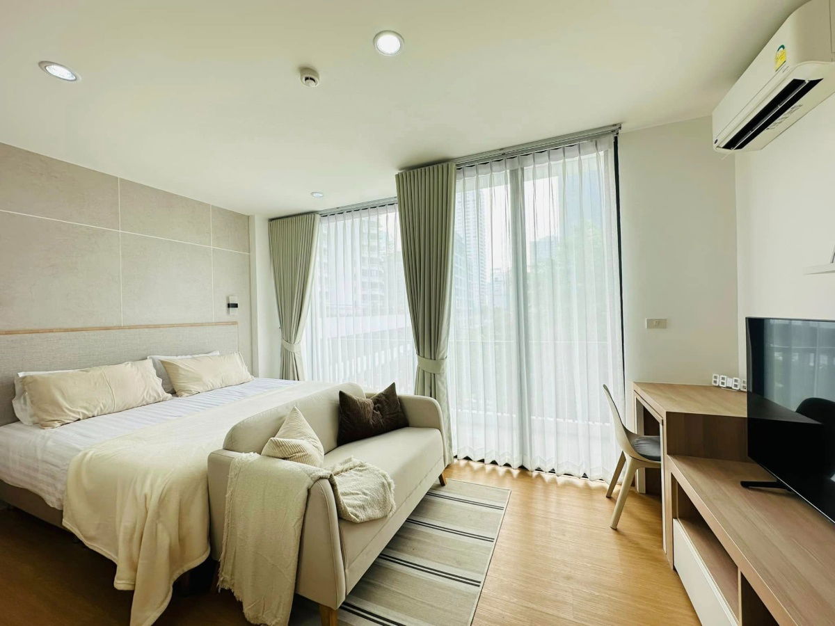 代码：KJ5593 出租 6th Avenue Sukhumvit 15 // 线路 ID：@kjcondo（带 @）//