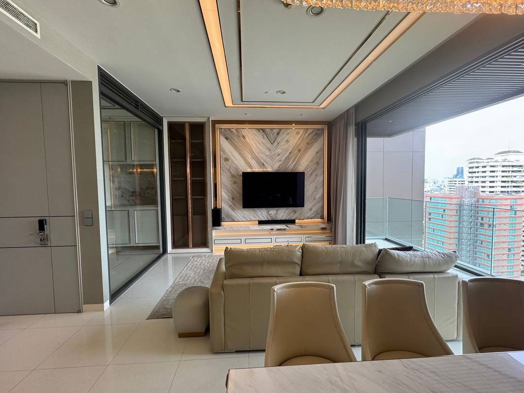 Luxury condominium for rent Vittorio sukhumvit 39 ( ready to move in )