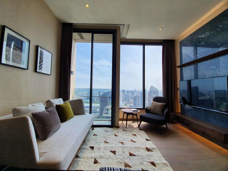 Renting The Esse Asoke on high floor fully fur