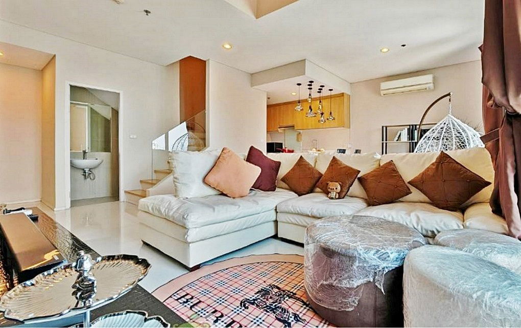Call : 095-534-8955 Condo Villa Asoke 2-storey duplex 82 sq.m 2 Beds 2 Baths 37-38 floor Corner Unit, Fully furnished