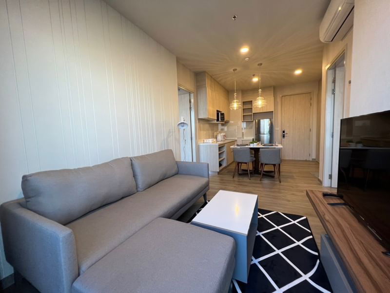 For rent, Keen Center, luxurious, great  location, on Sukhumvit Road, opposite Robinson Sriracha.